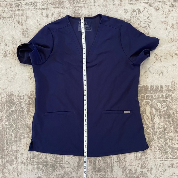 Figs Casma Three-Pocket Navy Blue V-Neck Scrub Top Sz Large - Picture 7 of 8